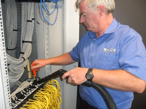 Data centre server rack cleaning vacuum