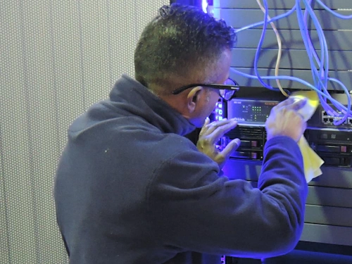 Data centre server rack cleaning vacuum